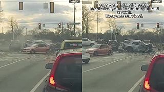 video Stará žena si pomýlila plynový pedál s brzdou, 5 ľudí bolo hospitalizovaných