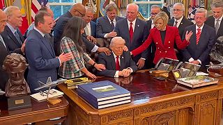 video Modlitba za Donalda Trumpa v Bielom dome vyvolala vo svete rôzne ohlasy