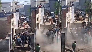 video Chcel, aby odišli spred jeho domu, tak na nich šiel vysypať prach