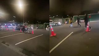 video Tak ty budeš udierať niekoho, kto chce situáciu upokojiť?