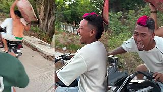 video Ako dokonale rozhodiť dvoch kamošov na motorke?