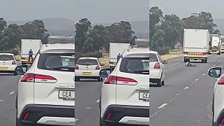 video Makumba sa chcel zviezť zadarmo na nákladiaku, skončil však v ríši snov