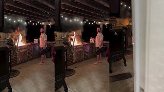 video Tuším mi ten gril horí, asi ho zatvorím