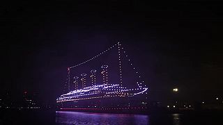 video Rekonštrukcia Titanicu v mierke 1:1 opúšťajúceho doky v Belfaste pomocou dronov