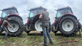 video Vymeniť traktorovú pneumatiku je celkom drina