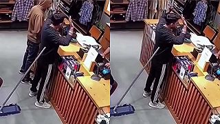 video Ruky hore, toto je prepadnutie!