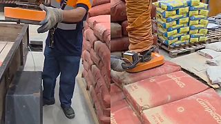 video Nakladanie vriec cementu nebolo nikdy jednoduchšie!