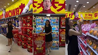 video Čínsky obchod Super Snack Busy predáva sladkosti a snacky v obrovských baleniach