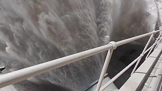 video Keď idú turbíny vodnej elektrárne naplno