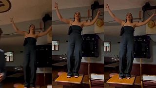 video Opitá a sprostá (na stole)