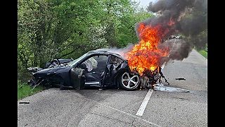 video Za Žemberovcami sa ťažko zranil otec so synom v Porsche, auto zhorelo do tla!