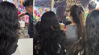 video Vo vlasoch mala „kamaráta”