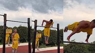 video A čo ty, dokážeš na hrazde to, čo dokáže tento mních zo Šao-lin?