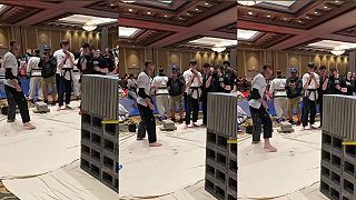 video Najprv si zmeria vzdialenosť, potom koncentruje silu a vo finále kop!