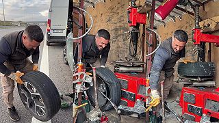 video Pojazdný pneuservis pomáha vodičom na cestách v Turecku
