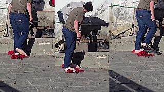 video Ani mimozemšťan Alf nemal také nohy, ako má tento muž!