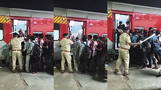 video Taký obyčajný indický výpravca (s palicou)