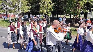 Dubnica nad Váhom-Sprievod účastníkov folklórneho festivalu 2024