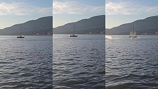 video Muž na jet ski sa preháňal po vode vo vysokej rýchlosti, narazil však na problém