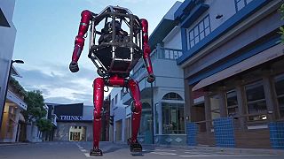 video Obrí robot Unitree GD01 mení sci-fi na realitu, váži približne 500 kg