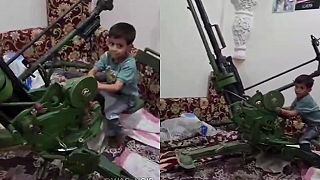 video Jemenský obchodník kúpil synovi sovietsky protilietadlový kanón KPV 14.5mm