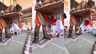 video Indický askéta už dvanásť rokov nesedel ani neležal, chce uvidieť boha Mahadeva