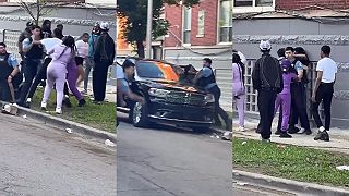 Dav sa vrhol na policajtov a bránil im v zadržaní podozrivého v Chicagu