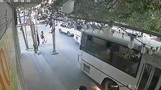Autobus zrazil a usmrtil 75-ročnú ženu pri predbiehaní v Baku