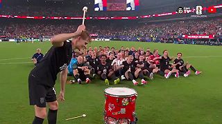 video Keď prídu fandiť na futbal nórski Vikingovia