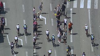 video Ľudia OTUPEJEVJAJU (aj na cyklistických pretekoch)