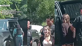 Sestry a priateľka brutálne dobodli matku na ulici v Texase, zatiaľ čo jedna sa