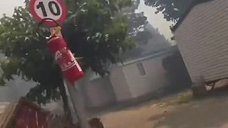 Hasiči bojujú s rozsiahlymi lesnými požiarmi na juhu Francúzska