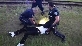 Tínedžeri násilne napadli policajtku v Južnej Karolíne