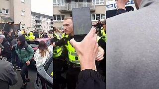 Protestujúci v Glasgowe obviňujú podozrivých z pedofílie