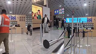 Opití cestujúci napadli zamestnancov letiska v Mexico City a spôsobili chaos