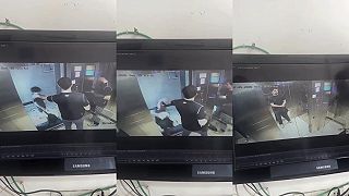 Muž vytlačil chlapca s autizmom z výťahu: Po incidente prestal dieťa rozprávať