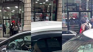 Zákazníci spacifikovali zlodeja v New Yorku práve v momente príchodu polície