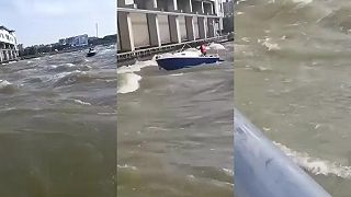 video Kapitán lode mal veľké šťastie, jeho čln zobral prúd