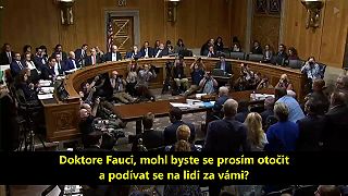 Fauci sa nepozrel na obete svojich pandemických opatrení