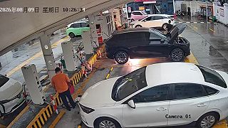 video Elektrické SUV vybuchlo na nabíjacej stanici v Číne po poruche batérie