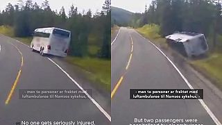 video Turistický autobus sa prevrátil na diaľnici v Nórsku, zranených je 11 ľudí