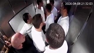 video Výťah v Dagestane spadol z výšky 15 metrov: štyria muži so zlomenými nohami