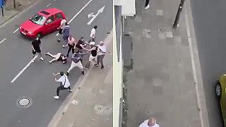 Nemecko: Migranti v Düren sa napadli sekerami a kladivami