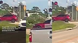 Muž riskoval život na železničnej trati, aby zachránil ženu uväznenú pod závorou