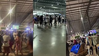 Na zraze absolventov strednej školy v Chicagu vypukla rozsiahla bitka 