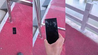 video Aha, našiel som na zemi mobil!