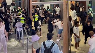 Chaos a narušovanie poriadku na stanici West Ham v Londýne