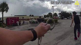 video Policajti na Floride opäť úspešne použili taser na muža, ktorý unikal