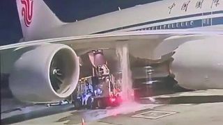 Tankovacie vozidlo sa pri tankovaní Boeingu 747 na JFK posunulo, let bol zrušený