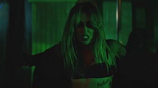 Miley Cyrus - Bass Persuades(MTV HD)